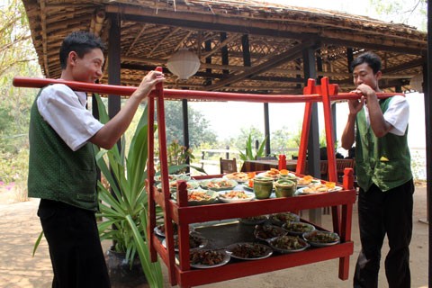 Các món ăn của Myanmar mang phong cách Thái, Ấn và Trung Hoa.