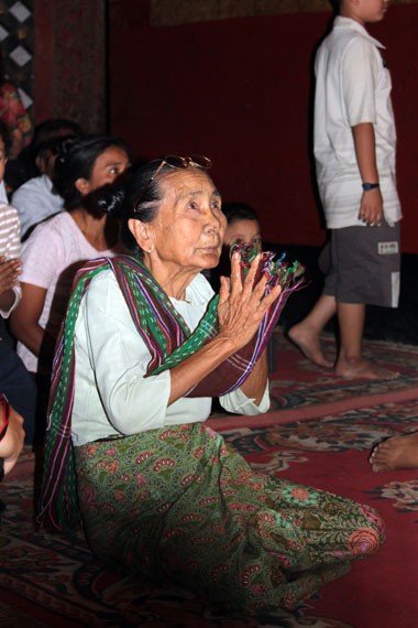 Người dân Myanmar đi đâu cũng về với Phật. Mọi người coi chùa như nhà mình bởi đó là nơi mang đến cho họ sự thanh thản nhất.