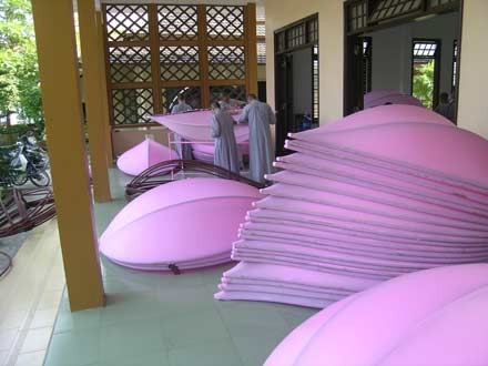 Thành phố Huế nô nức chuẩn bị mừng ngày Phật đản PL.2554 - 2010 ảnh 2 phatdan-2.jpg