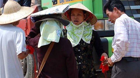 Vất vả đưa tượng Thánh Gióng ngự trên đỉnh núi Chồng ảnh 10 Mô tả ảnh.