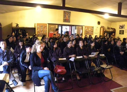 Người Việt tại Ba Lan đón mừng Phật đản PL.2554 ảnh 1 dlpd khach tham du 01.jpg - 52.64 Kb