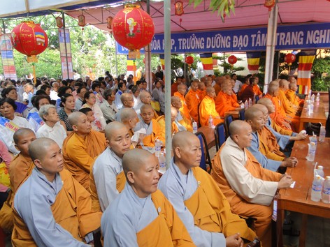 Chư Tôn đức Ni.jpg