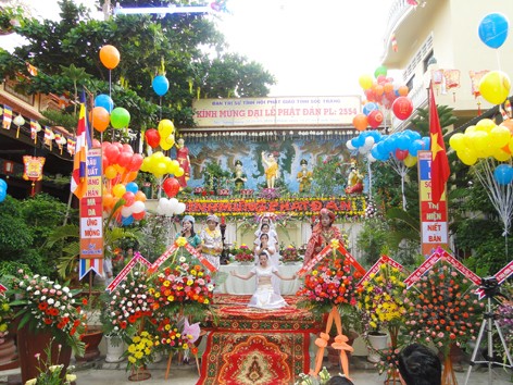 Văn nghệ mừng Phật đản.jpg