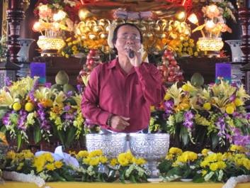 TP.HCM: Chùa Pháp Võ tổ chức truyền đăng và lễ tắm Phật nhân mùa Phật Đản 2554 ảnh 8 phapvo 8.jpg