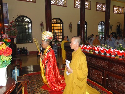 Sóc Trăng: Chùa Hương Sơn tổ chức đêm hội Hoa đăng và dâng cúng Pháp y ảnh 1