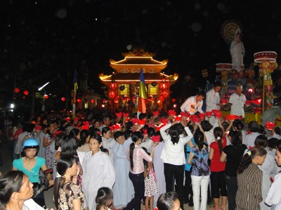 Sóc Trăng: Chùa Hương Sơn tổ chức đêm hội Hoa đăng và dâng cúng Pháp y ảnh 5