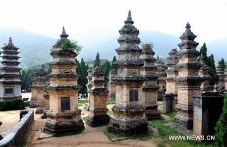 Chùa Thiếu lâm có 241 tòa tháp được xây dựng từ năm 689 đến 1803 và hai tháp hiện đại. Ảnh: Xinhua. Chùa Thiếu lâm có 241 tòa tháp được xây dựng từ năm 689 đến 1803 và hai tháp hiện đại. Ảnh: Xinhua.