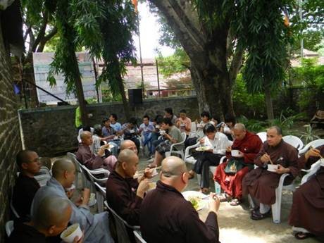 Ấn Độ: Tăng Ni du học sinh Việt Nam tổ chức Vu lan PL 2554 - 2010 tại Pune ảnh 9 ando 9.jpg