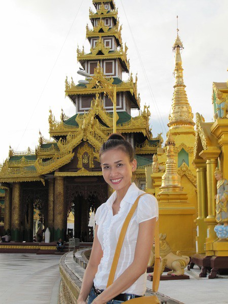 Dương Mỹ Linh mặt mộc thăm thú Myanmar