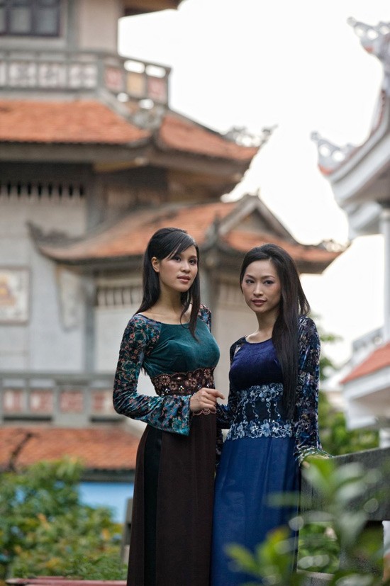 Chọn áo dài đi chùa đẹp và thanh lịch ảnh 8 Chọn áo dài đi chùa đẹp và thanh lịch, Thời trang, ao dai, vo viet chung, le vu lan, dai le, 1000 nam thang long