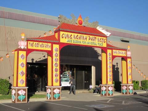 Người Việt ở Mỹ cung nghinh Phật Ngọc cho hòa bình thế giới ảnh 6 Người Việt ở Mỹ cung nghinh Phật Ngọc cho hòa bình thế giới ảnh 6