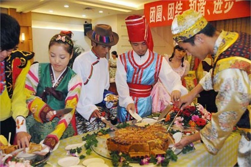 Trung thu rộn ràng trên đất Trung Hoa