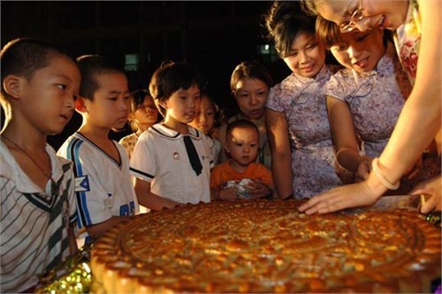 Trung thu rộn ràng trên đất Trung Hoa