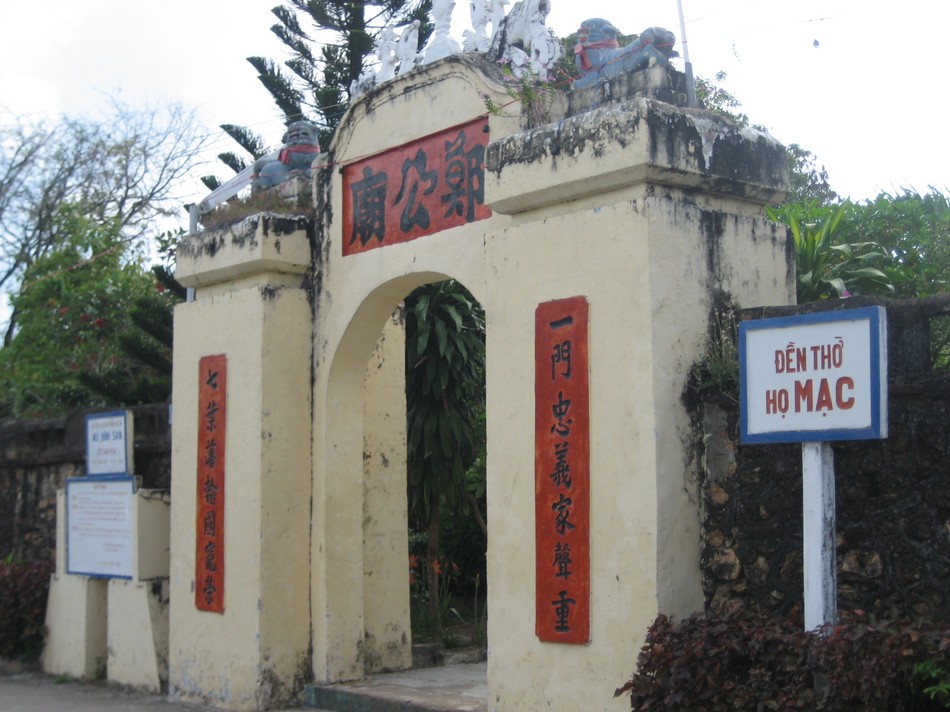 Đền thờ Họ Mạc. Ảnh: Hoài Nam Đền thờ Họ Mạc