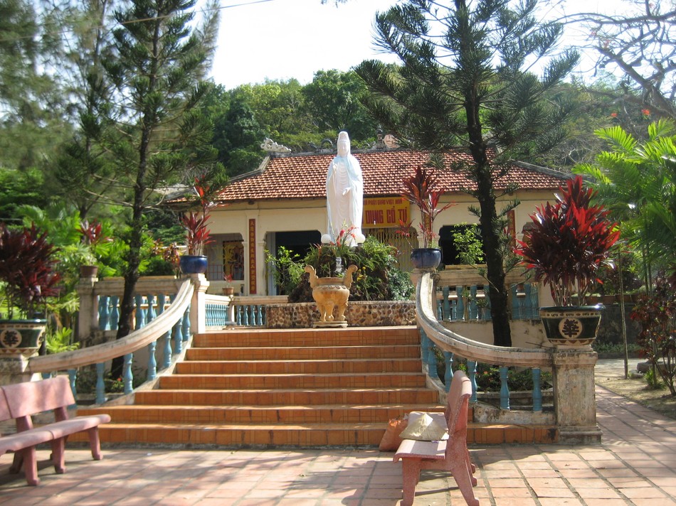 Chùa Phù Dung. Ảnh: Hoài Nam Chùa Phù Dung