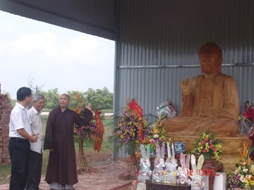 Nơi đây là bãi đất của chùa Phúc Lâm cổ Nơi đây là bãi đất của chùa Phúc Lâm cổ