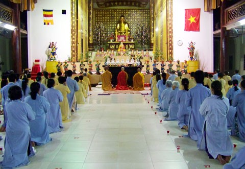 Kiên Giang: Chùa Phật Quang tổ chức lễ hội hoa đăng nhân lễ vía Đức Phật Dược Sư ảnh 1 Kiên Giang: Chùa Phật Quang tổ chức lễ hội hoa đăng nhân lễ vía Đức Phật Dược Sư ảnh 1