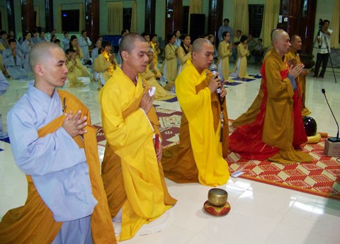 Kiên Giang: Chùa Phật Quang tổ chức lễ hội hoa đăng nhân lễ vía Đức Phật Dược Sư ảnh 3 Kiên Giang: Chùa Phật Quang tổ chức lễ hội hoa đăng nhân lễ vía Đức Phật Dược Sư ảnh 3