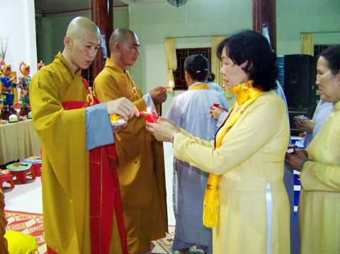 Kiên Giang: Chùa Phật Quang tổ chức lễ hội hoa đăng nhân lễ vía Đức Phật Dược Sư ảnh 9 Kiên Giang: Chùa Phật Quang tổ chức lễ hội hoa đăng nhân lễ vía Đức Phật Dược Sư ảnh 9