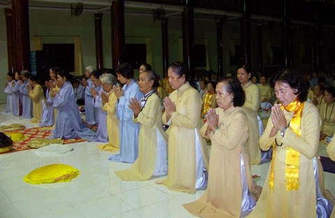 Kiên Giang: Chùa Phật Quang tổ chức lễ hội hoa đăng nhân lễ vía Đức Phật Dược Sư ảnh 16 Kiên Giang: Chùa Phật Quang tổ chức lễ hội hoa đăng nhân lễ vía Đức Phật Dược Sư ảnh 16