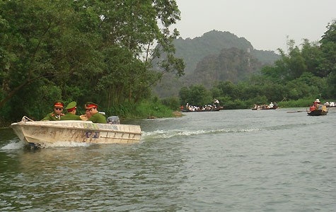 Suối Yến hiện đã được vệ sinh thông thoáng. Việc quản lý, điều hành, vận chuyển khách trên suối trong lễ hội năm nay được đảm bảo thuận tiện và an toàn cao nhất (Ảnh: Kiều Minh) Suối Yến hiện đã được vệ sinh thông thoáng. Việc quản lý, điều hành, vận chuyển khách trên suối trong lễ hội năm nay được đảm bảo thuận tiện và an toàn cao nhất (Ảnh: Kiều Minh)