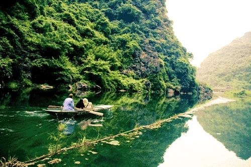 Mỗi thung như một bức tranh sơn thủy hữu tình. Về Tràng An vượt xuyên thủy động