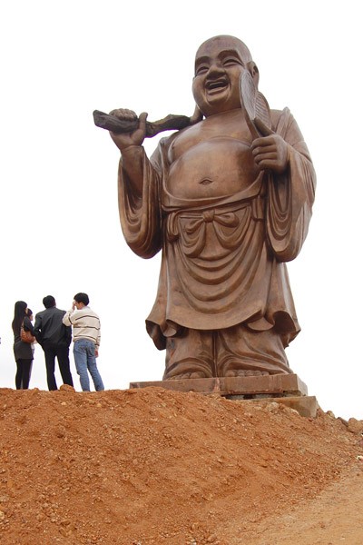 Du khách chiêm ngưỡng tượng Phật Di Lặc lớn nhất Việt Nam ở chùa Bái Đính, Ninh Bình. Ảnh: Vietkings Du khách chiêm ngưỡng tượng Phật Di Lặc lớn nhất Việt Nam ở chùa Bái Đính, Ninh Bình.