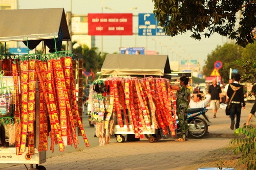 Dạo chơi "phố hàng Mã" ở Sài Gòn ảnh 16 Dạo chơi "phố hàng Mã" ở Sài Gòn ảnh 16