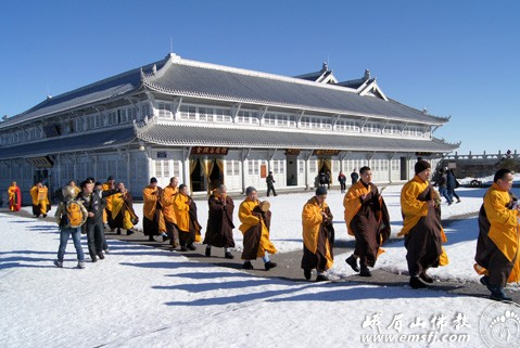 Trung Quốc: Các tự viện núi Nga Mi phổ cúng chư Phật nghinh xuân Tân Mão ảnh 11 trung 12.png