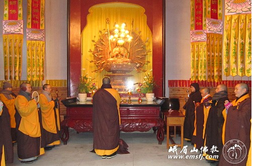 Trung Quốc: Các tự viện núi Nga Mi phổ cúng chư Phật nghinh xuân Tân Mão ảnh 20 trung 23.png