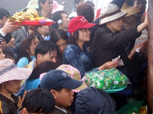 Kinh đô Phật giáo tắc nghẽn trong ngày khai hội ảnh 8