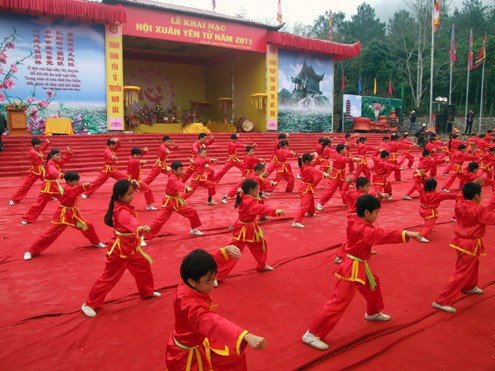 Kinh đô Phật giáo tắc nghẽn trong ngày khai hội ảnh 6