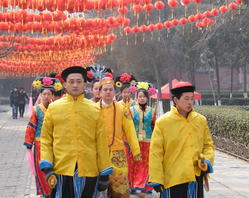 Trung Quốc: Tái hiện cảnh "Hoàng đế đến chùa lễ Phật" đầu năm ảnh 2 trunghoa 2.png