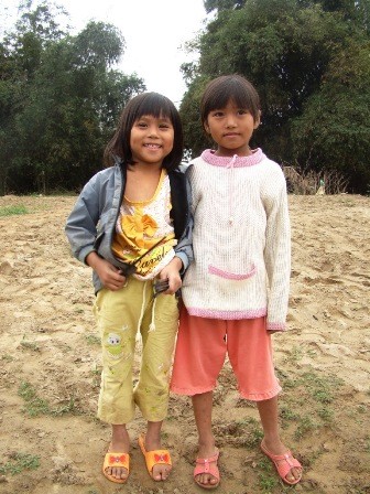 anh 2 - Nhung dua tre o trien song.JPG