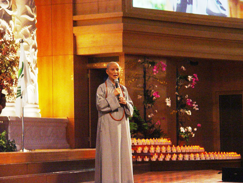 Trung Quốc: Cầu nguyện cho nạn nhân động đất Nhật Bản ảnh 18 cuutro 22.png