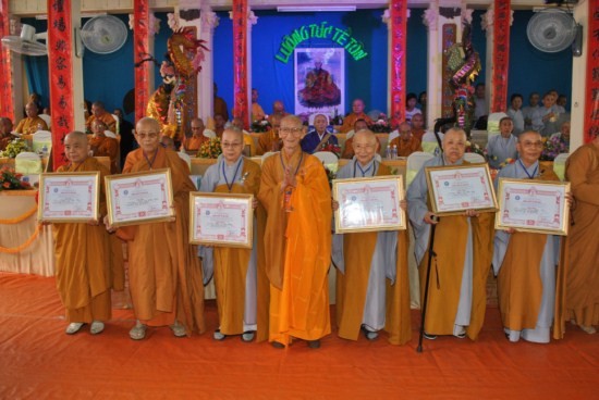 Đồng Nai: Bế mạc Đại giới đàn Nguyên Thiều - Siêu Bạch 2011 ảnh 24