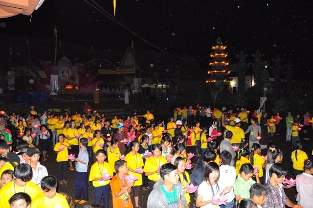 Đắc Nông: Ấm áp đêm lửa trại "Chắp cánh ước mơ" nhân khóa tu chùa Hoa Khai ảnh 4 Đắc Nông: Ấm áp đêm lửa trại "Chắp cánh ước mơ" nhân khóa tu chùa Hoa Khai ảnh 4