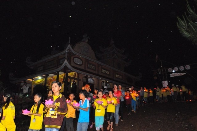 Đắc Nông: Ấm áp đêm lửa trại "Chắp cánh ước mơ" nhân khóa tu chùa Hoa Khai ảnh 5 Đắc Nông: Ấm áp đêm lửa trại "Chắp cánh ước mơ" nhân khóa tu chùa Hoa Khai ảnh 5