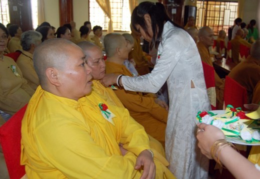 Kiên Giang: Khai mạc Lễ hội Vu lan - Tri ân & Báo hiếu - 2011 ảnh 31