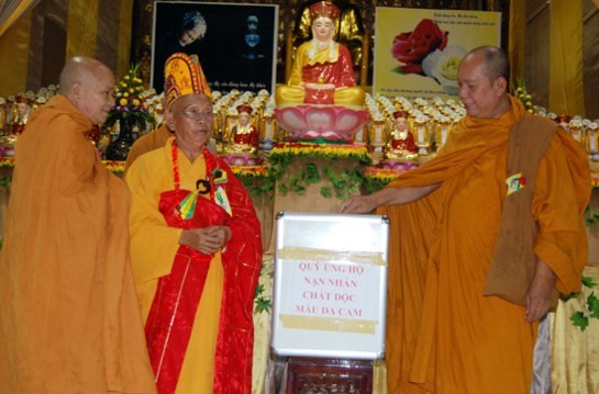 Kiên Giang: Khai mạc Lễ hội Vu lan - Tri ân & Báo hiếu - 2011 ảnh 37