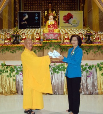 Kiên Giang: Khai mạc Lễ hội Vu lan - Tri ân & Báo hiếu - 2011 ảnh 42