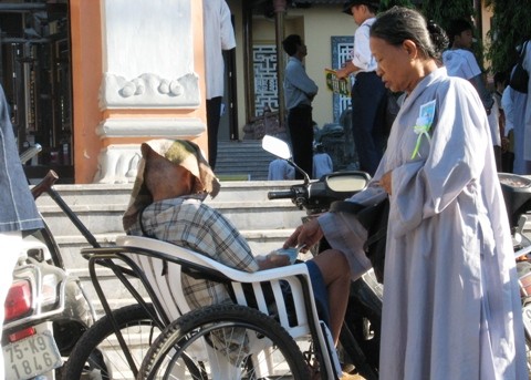 Lên chùa chiêm bái ngày lễ Vu lan ảnh 13