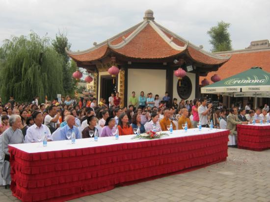 Ucraina: Đại lễ Vu lan PL.2555-2011 tại chùa Trúc Lâm Kharkov ảnh 14 IMG_1854_550x412.jpg