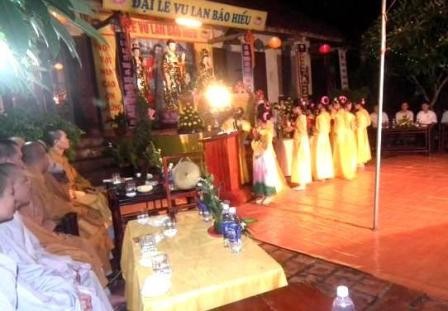 Dâng lục cúng.JPG