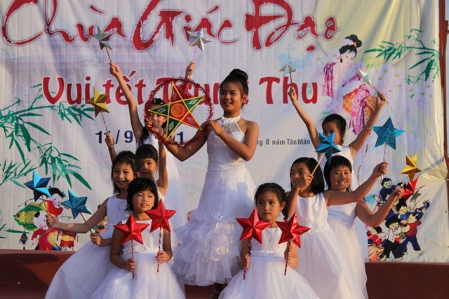 1chuaGDTrungthu2011sec (4).JPG