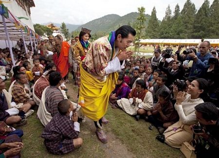 Nguyên thủ quốc gia trẻ nhất thế giới cưới thường dân ảnh 14 Nguyên thủ quốc gia trẻ nhất thế giới cưới thường dân ảnh 14