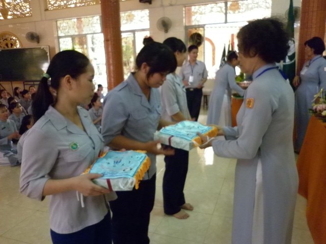 nhận phần thưởng .ND.JPG