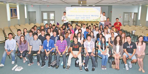 Sinh viên Phật tử tại Canada tổ chức mít-tinh ảnh 1 sv can tại TT.jpg