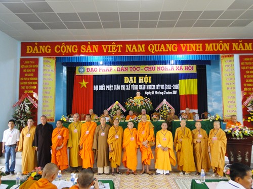 Bình Thuận, Sóc Trăng: Đại hội đại biểu Phật giáo huyện Hàm Tân và thị xã Vĩnh Châu (nhiệm kỳ 2011-2016) ảnh 2 Tân Ban Đại diện ra mắt.jpg