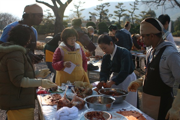 Hàn Quốc: Chùa Hoằng Pháp tổ chức mừng Khánh đản Phật A Di Đà ảnh 3 Cuoi tuan sinh hoat Chua Hoang Phap 18.jpg